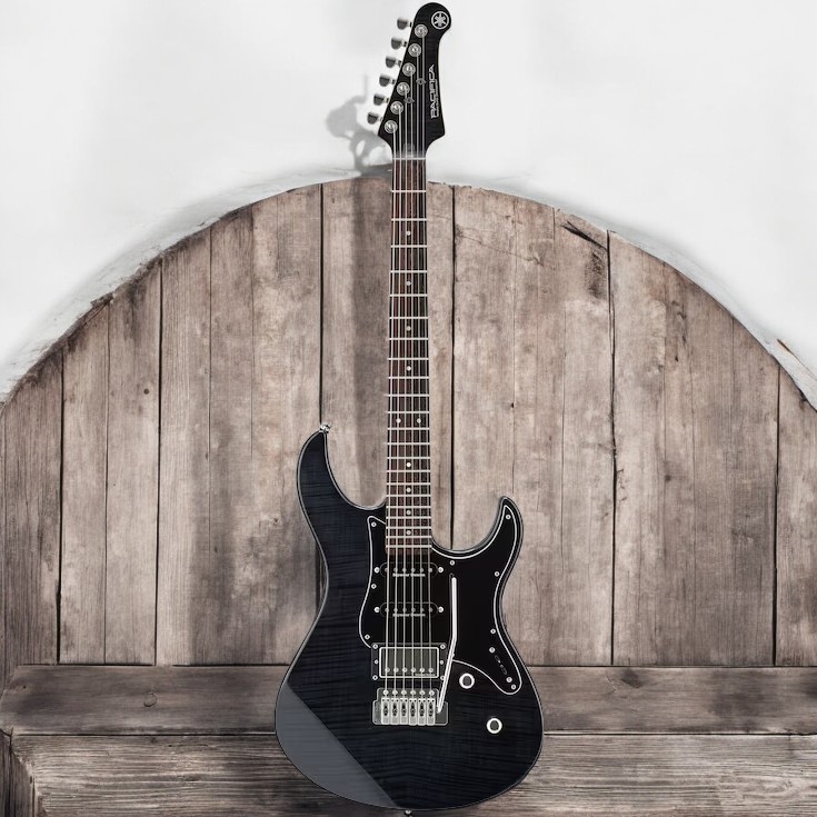 Yamaha Pacifica 612V E-Gitarre Translucent Black