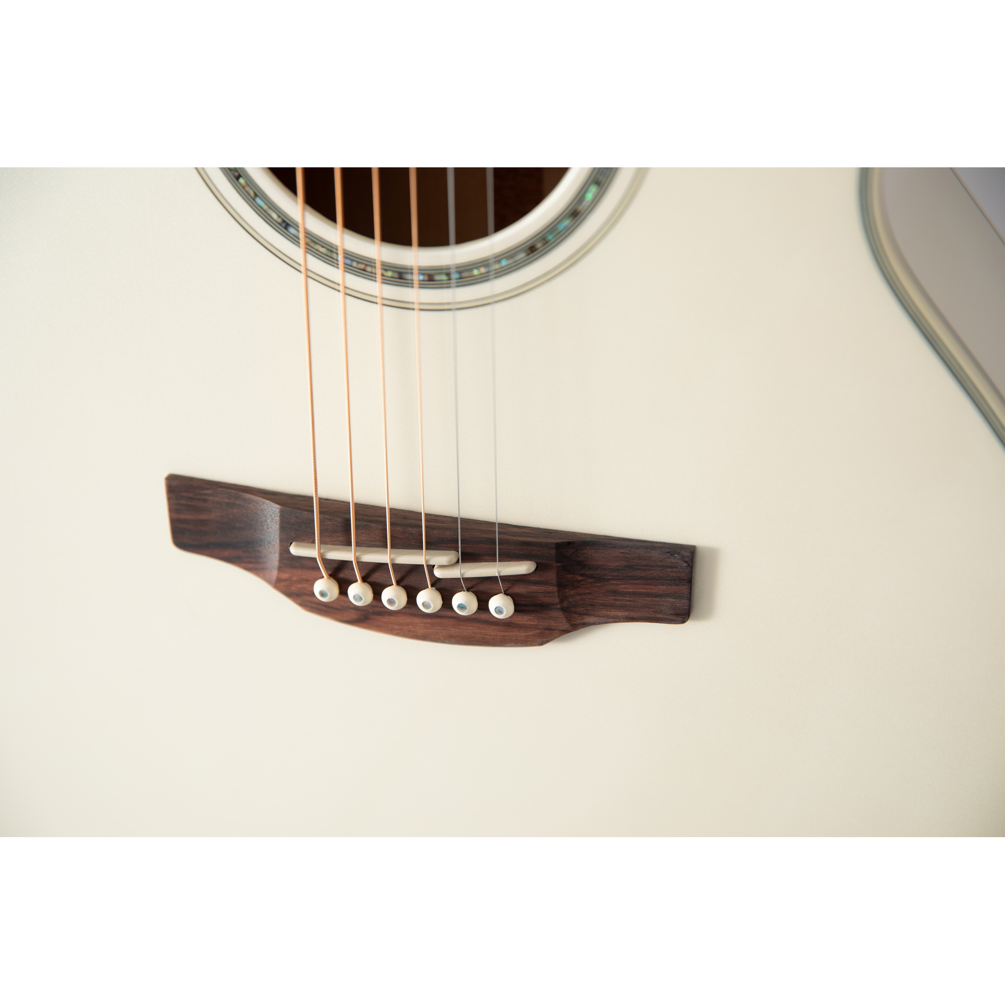 Takamine GN37CEPW Westerngitarre NEX mit Cutaway und Pickup, Pearl White Gloss mit Gigbag