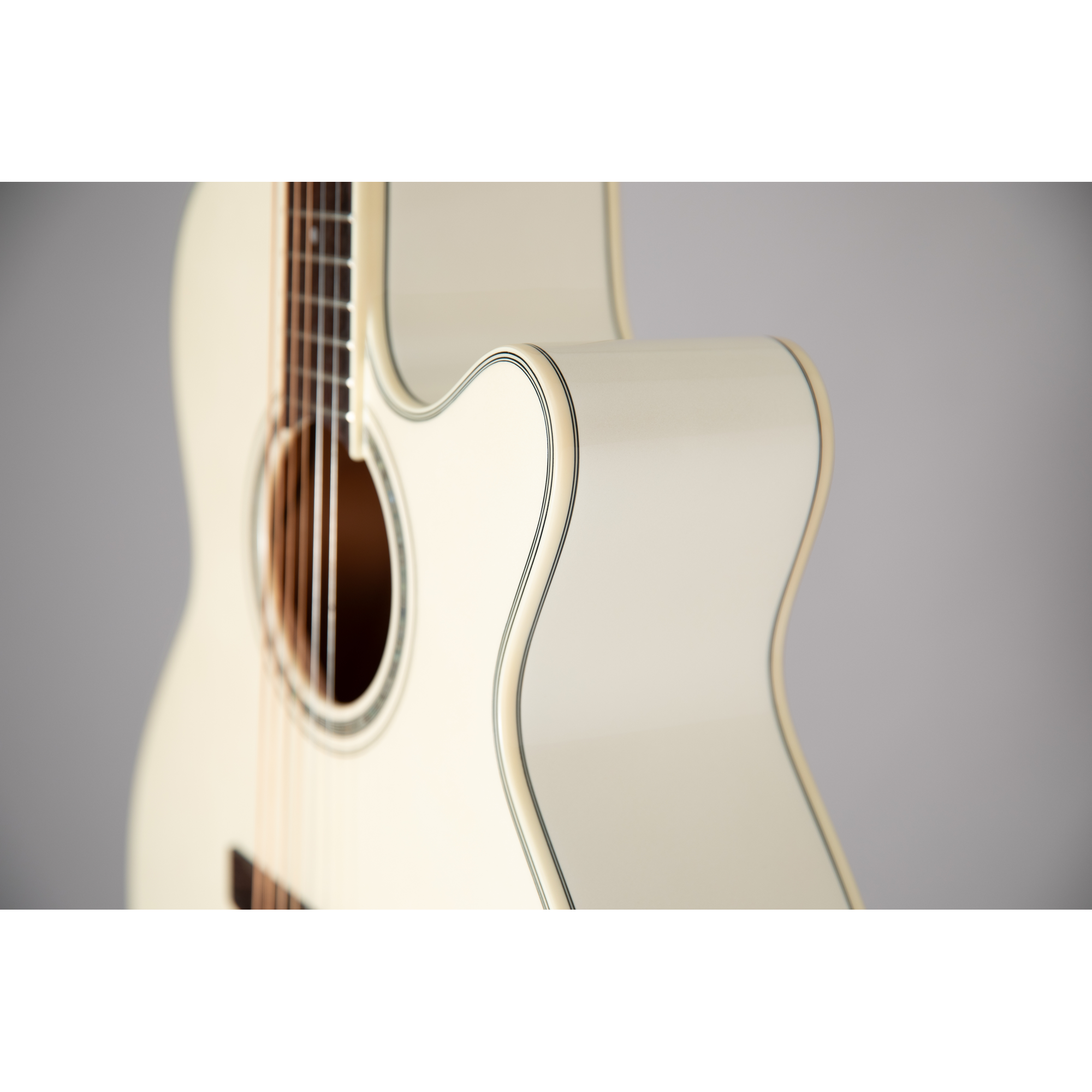 Takamine GN37CEPW Westerngitarre NEX mit Cutaway und Pickup, Pearl White Gloss mit Gigbag